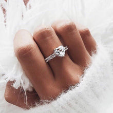 Load image into Gallery viewer, Heart shaped zircon ring