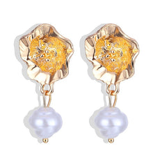 Load image into Gallery viewer, Woman Earrings